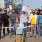 यूथ कांग्रेस कार्यकर्ताओं ने मारपीट मामले में BJP विधायक उमेश शर्मा काउ का फूंका पुतला, आंदोलन की दी चेतावनी