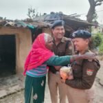 एसएसपी दून के निर्देशो पर पुलिस द्वारा अकेले निवास कर रहे सीनियर सिटीजनों से मुलाकात कर ली गई उनकी कुशल क्षेम