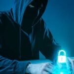 गूगल से खोजा एयरपोर्ट का हेल्पलाइन नंबर, UPI से पांच रुपये भेजने के लिए कहा, फिर गंवा दिए डेढ़ लाख