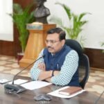 मुख्यमंत्री घोषणाओं के कार्यों को शीघ्र पूर्ण करें, लंबित परियोजनाओं पर 15 दिन में निर्णय लें : मुख्य सचिव