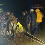 देहरादून, राजपुर क्षेत्रान्तर्गत शिखरफॉल के पास एक वाहन दुर्घटनाग्रस्त, एसडीआरएफ, उत्तराखंड ने किया 02 का रेस्क्यू