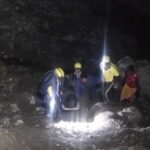 देहरादून, गहरी खाई में गिरे व्यक्ति का SDRF द्वारा किया गया शव बरामद