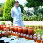 मुख्यमंत्री पुष्कर सिंह धामी ने शनिवार को मुख्यमंत्री आवास परिसर में शहद निकालने की प्रक्रिया का अवलोकन किया