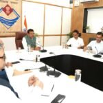 CS ने जिलाधिकारियों के साथ वीडियोकॉन्फ़्रेंसिंग के माध्यम से विभिन्न बिंदुओं पर चर्चा कर महत्त्वपूर्ण दिशा निर्देश दिए