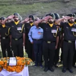 शहीद लेफ्टिनेंट बीरेश्वर गोस्वामी का सैन्य एवं राजकीय सम्मान के साथ हुआ अंतिम संस्कार, सैकड़ों लोगों ने नम आंखों से दी अंतिम विदाई