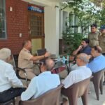 एसएसपी दून के निर्देशो पर पुलिस द्वारा सीनियर सिटीजनों से मुलाकात कर ली गई उनकी कुशल क्षेम