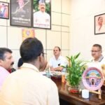 बरसात से पहले सड़क निर्माण कार्य पूरे करें, लापरवाही पर ठेकेदार बदलें: कैबिनेट मंत्री गणेश जोशी
