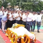 दिवंगत निरीक्षक मनोज मनराल जी के पार्थिव शरीर को पूरे राजकीय सम्मान के साथ दी अंतिम विदाई