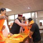 कैबिनेट मंन्त्री खजानदास के नेतृत्व में नगर निगम पार्षद एंव छात्रनेता सहित सैकड़ो लोगो ने थामा भाजपा का दामन