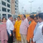 आढ़त बाजार के विकास कार्यों का विधायक विनोद चमोली और एमडीडीए उपाध्यक्ष बंशीधर तिवारी ने किया स्थलीय निरीक्षण