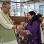 सीएसडी कैंटीन की बहनों ने मंत्री गणेश जोशी को बांधा रक्षा सूत्र, वेतन बढ़ोतरी का मंत्री दिया बहनों को भरोसा