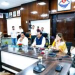देवप्रयाग विधानसभा क्षेत्र के टॉपर विद्यार्थियों ने मुख्य सचिव से की मुलाकात
