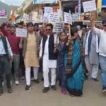 मंत्री रेखा आर्य की रैली के सामने कांग्रेस का विरोध प्रदर्शन, 210 करोड़ के कथित भ्रष्टाचार पर सरकार को घेरा, CM और मंत्री के पुतले फूंके